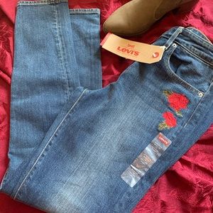 SOLD Levi’s embroidered NWT size 28 by 30 skinny